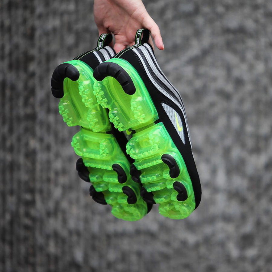 Nike,Air VaporMax 97  明日官网发售！Air VaporMax 97 “Japan” 近照抢先预览