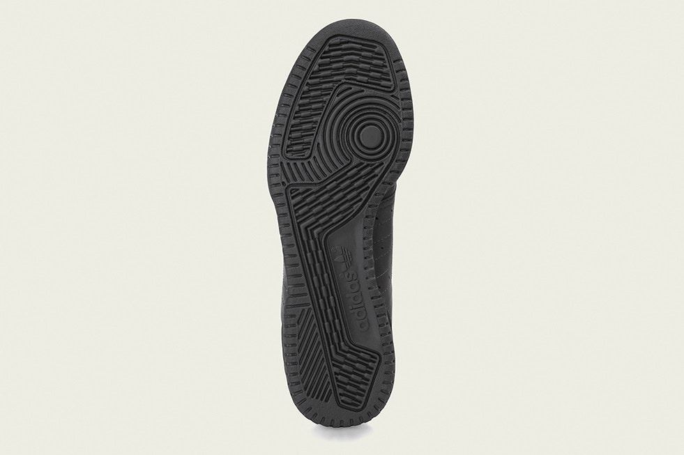 adidas,Yeezy PowerPhase  国内发售信息公布！纯黑 Yeezy PowerPhase 本周登场