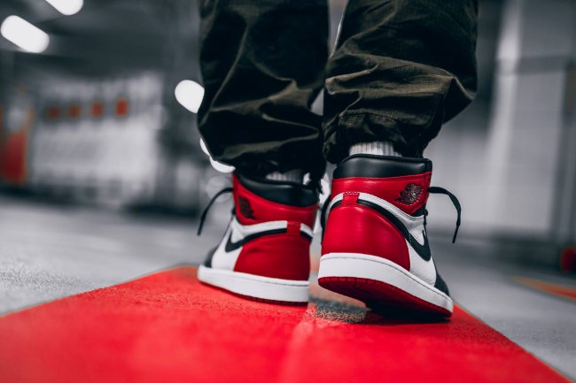 AJ1,Air Jordan 1,555088-610  再次补货！你又有机会入手 Air Jordan 1 黑红脚趾了！