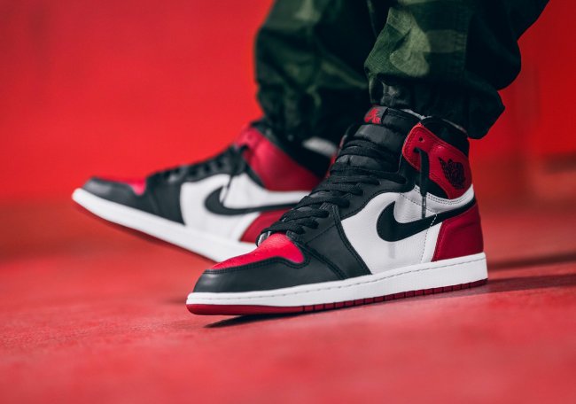 AJ1,Air Jordan 1,555088-610  再次补货！你又有机会入手 Air Jordan 1 黑红脚趾了！