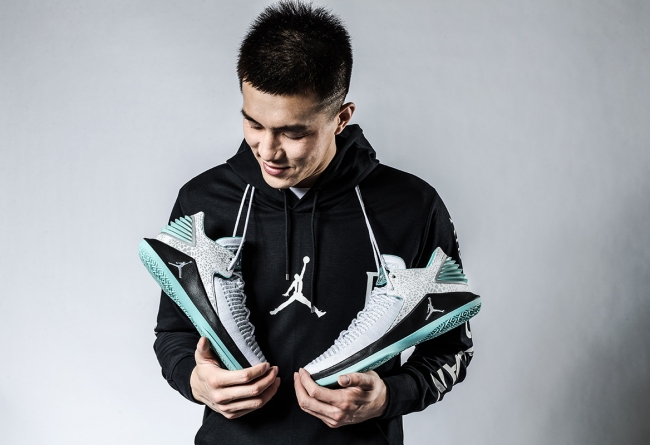 AJ32,Air Jordan 32 Low  实物开箱+上脚！第一双中国球员的 Jordan PE 球鞋你也能买到！
