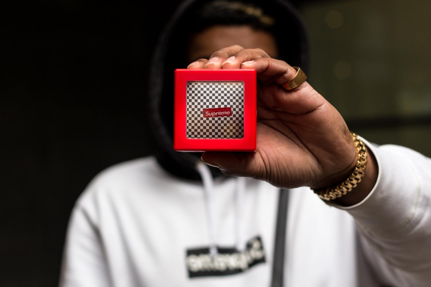Supreme,adidas,Vetements,DHL,D  悬浮的 BoxLogo 是什么东西？！ 复联内地上映日期确定！