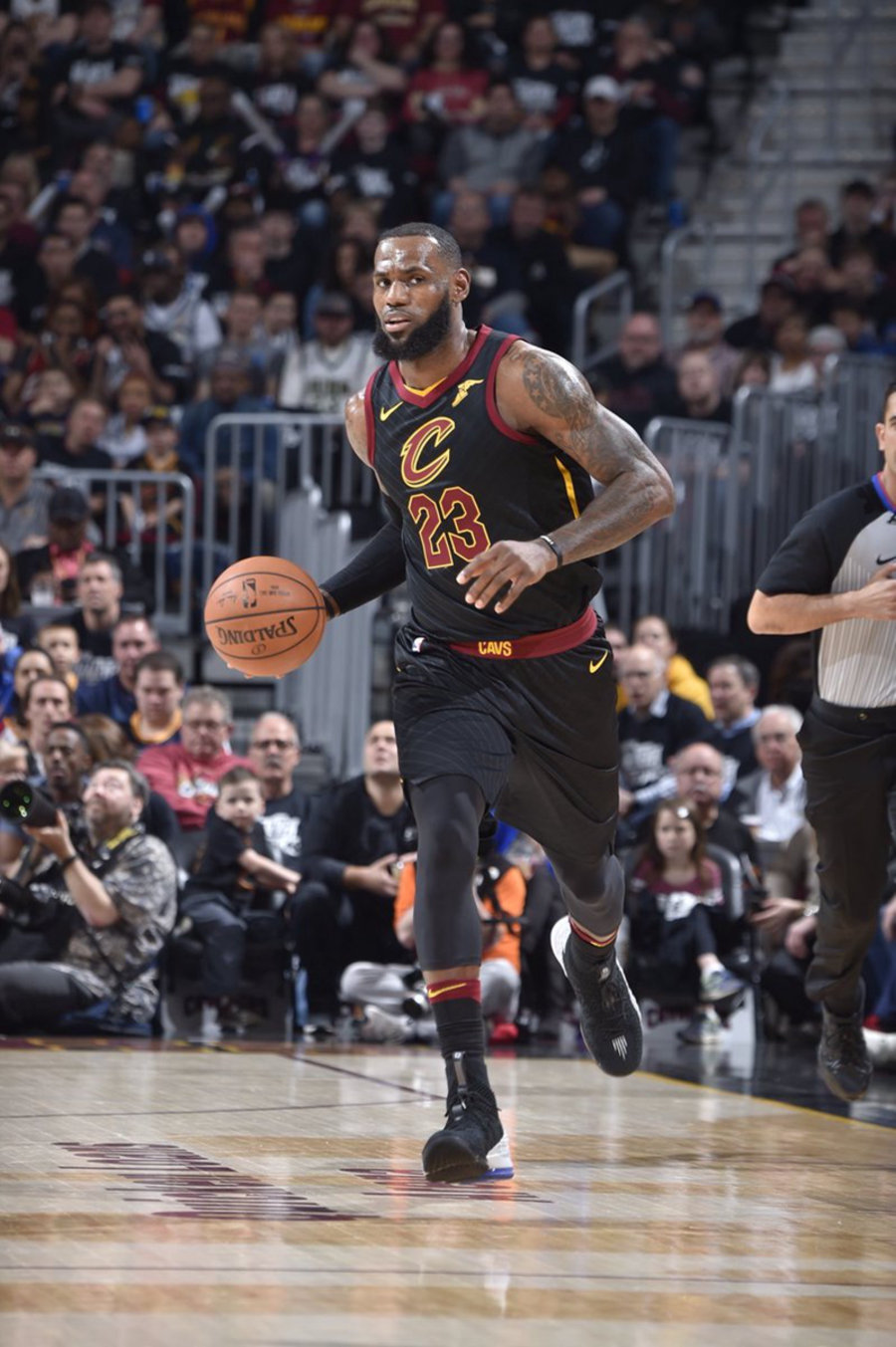 Nike,LeBron 15  致敬卡特战靴！詹姆斯上脚 Nike LeBron 15 Watch “Shox BB4”