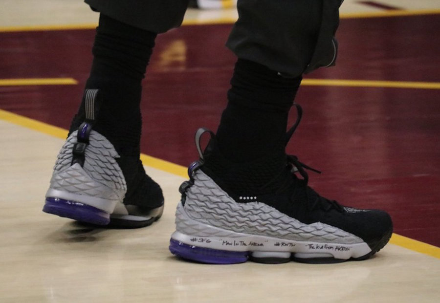 Nike,LeBron 15  致敬卡特战靴！詹姆斯上脚 Nike LeBron 15 Watch “Shox BB4”