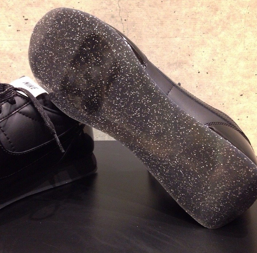 Nike,Night Track,COMME des GAR  CDG 与 Nike 再次联名！纯黑配色渲染复古鞋型！
