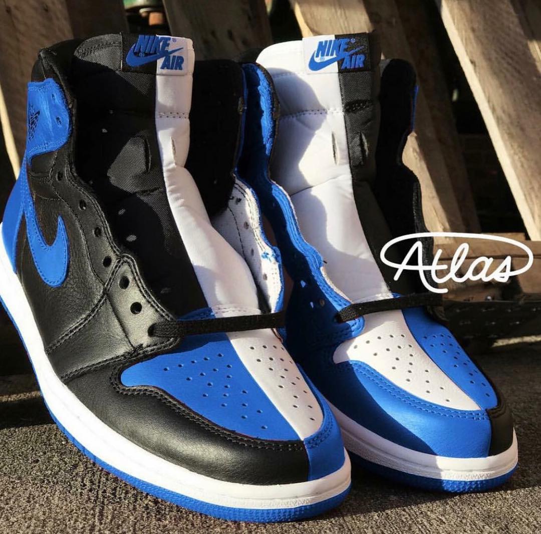AJ1,Air Jordan 1  阴阳新配色？黑白蓝 Air Jordan 1 你觉得怎么样？