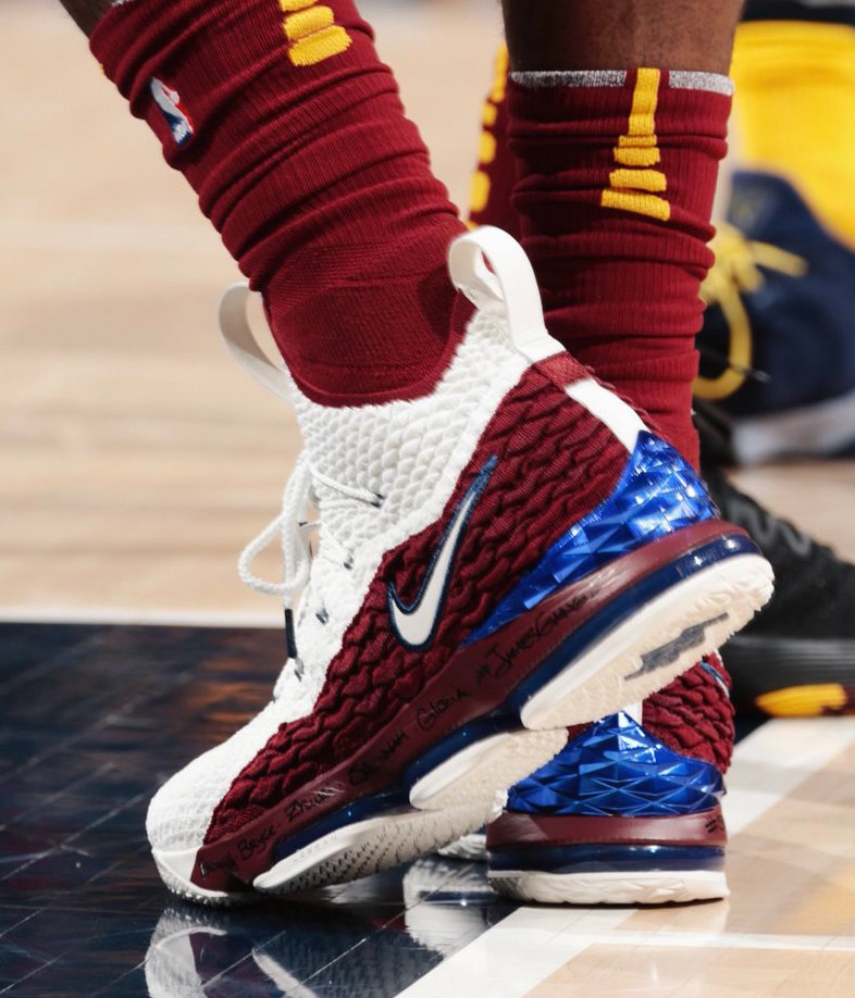 LBJ15,LeBron 15,Nike LBJ15 詹姆斯又上脚一款全新 LeBron 15，来源于一款经典配色