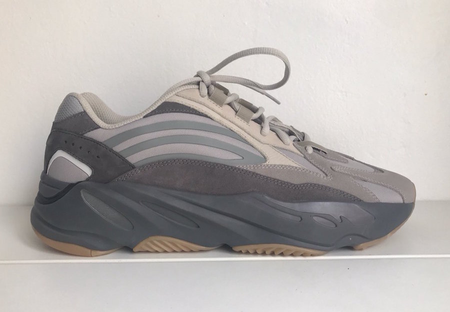 adidas,Yeezy 700 Boost V2  层次感分明！实物 Yeezy 700 Boost V2 首次曝光！