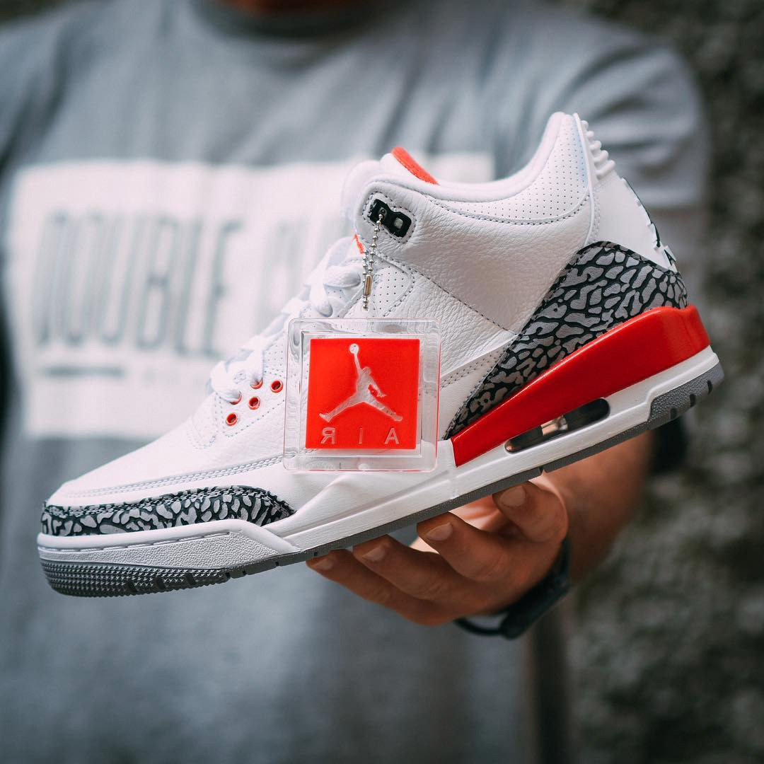 AJ3,Hu NMD,Air Jordan 3  官网购买链接：Air Jordan 3 飓风 & 菲董 Hu NMD 中国限定