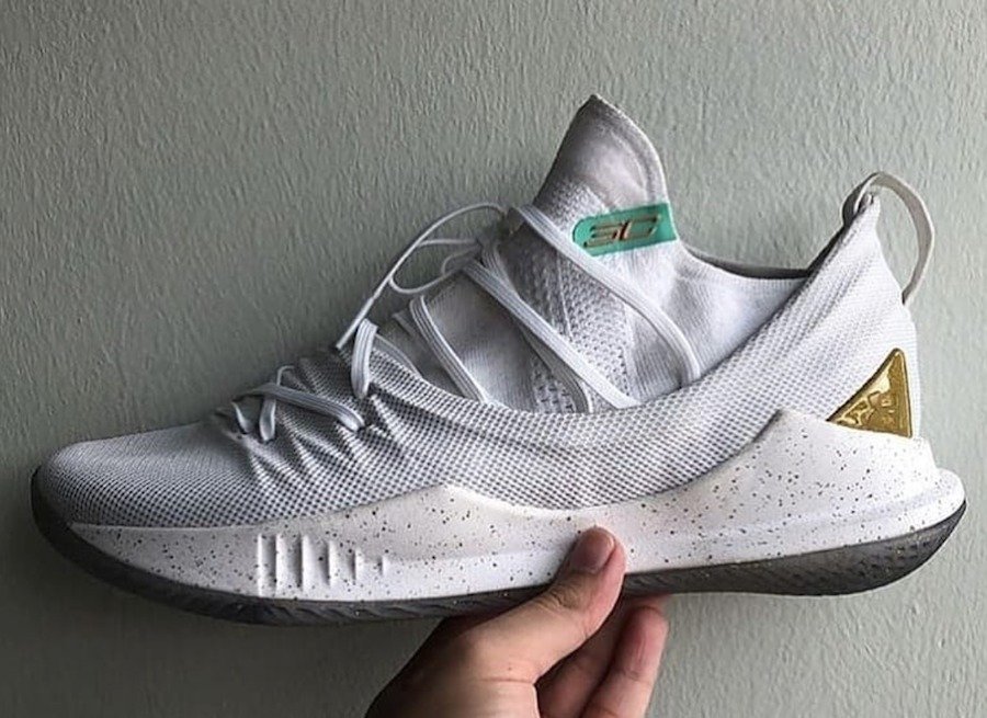 发售,UA,Curry 5,Gold Pack,302065  全新配色登场！UA Curry 5 “Gold Pack” 即将发售