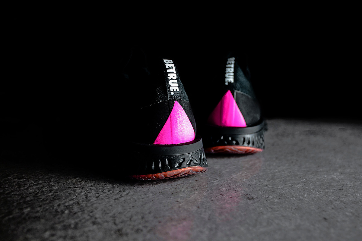 Nike,Epic React Flyknit,AR3772  低调中略显骚气！带有多彩渐变的 Epic React 下周发售！