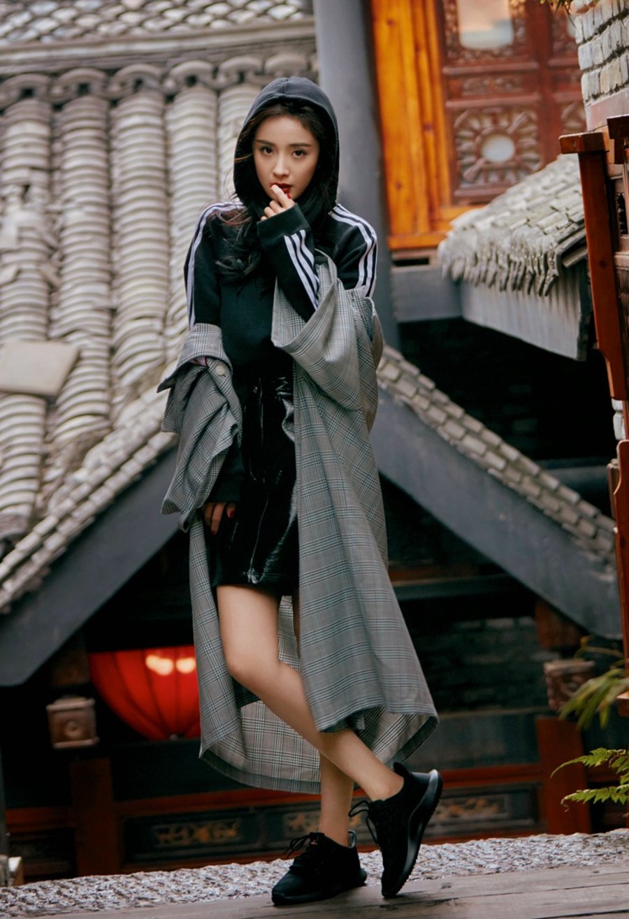 adidas  超高颜值一览无遗！adidas Originals 带来全新杨幂街拍