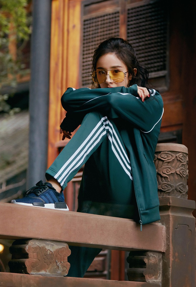 adidas  超高颜值一览无遗！adidas Originals 带来全新杨幂街拍
