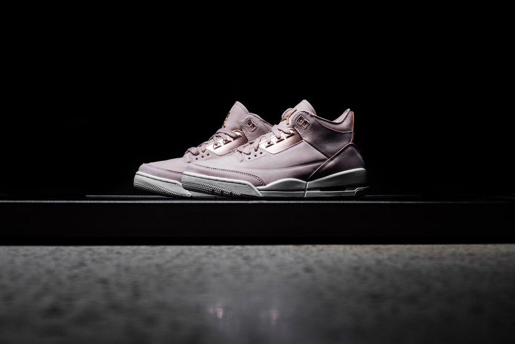 AH7859-205,AJ3,Air Jordan 3,发售 AH7859-205 女生专属的华贵新品！看看这双 Air Jordan 3 SE 有什么不同！