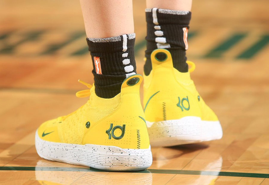 KD11,Nike,上脚  亮黄配色 Nike KD11 亮相球场！不过是 PE 专属配色…