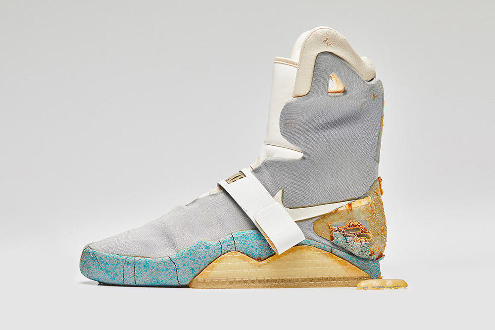 Nike,Mag  氧化掉渣都值天价！1986 年的 Nike Mag 正在拍卖！