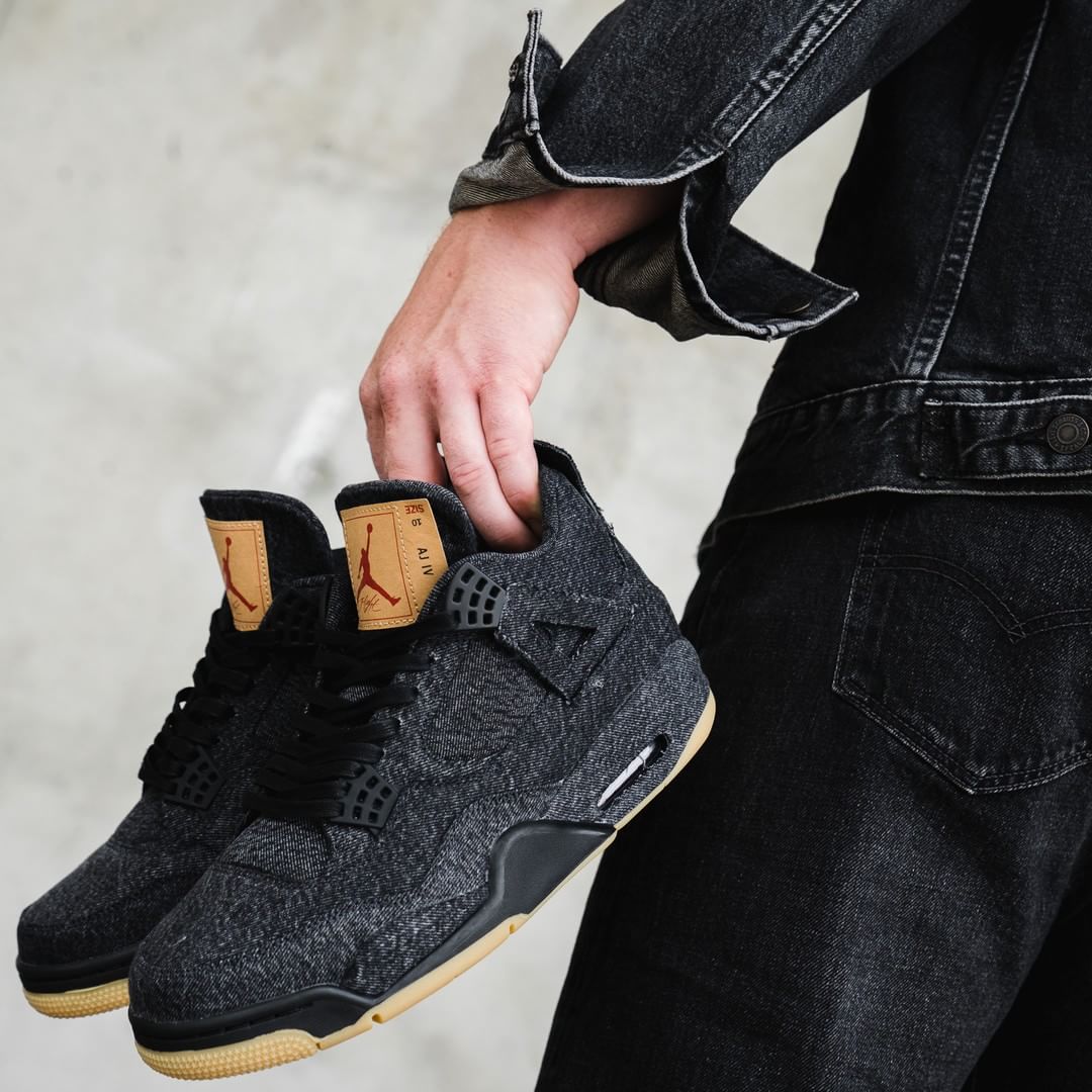 AJ4,Levis,AJ3,Air Jordan 4 AJ4 今天 Levis x AJ4 和美国队 AJ3 同时发售，你买了哪双？
