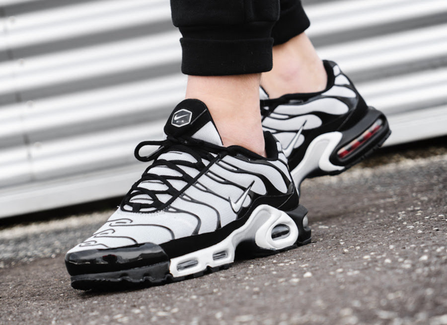Nike,Air Max Plus,852630-032,发  黑白奥利奥！Nike Air Max Plus 全新配色登场