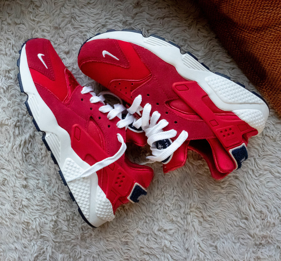 Nike,Air Huarache  诱人大红配色！人气 Nike Air Huarache 带有复古气息！
