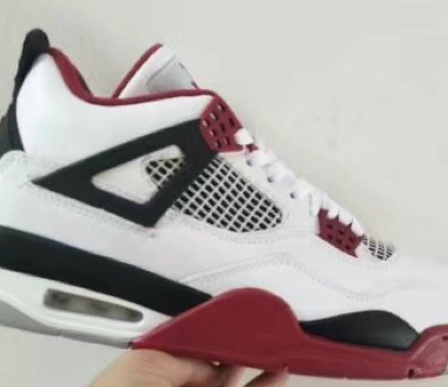 Jordan Brand,AJ4,Air Jordan 4,  实物图首次曝光！元年白红 Air Jordan 4 明年回归