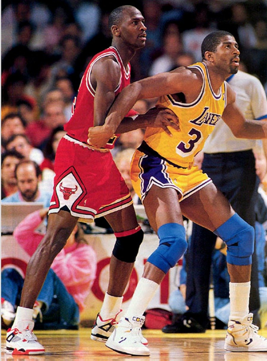 Jordan Brand,AJ4,Air Jordan 4,  实物图首次曝光！元年白红 Air Jordan 4 明年回归