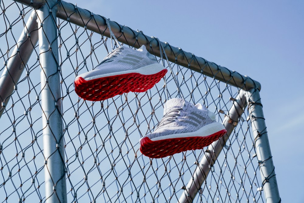 adidas,Pure Boost,CM8326,发售  活力感十足！全新配色 adidas Pure Boost 现已发售