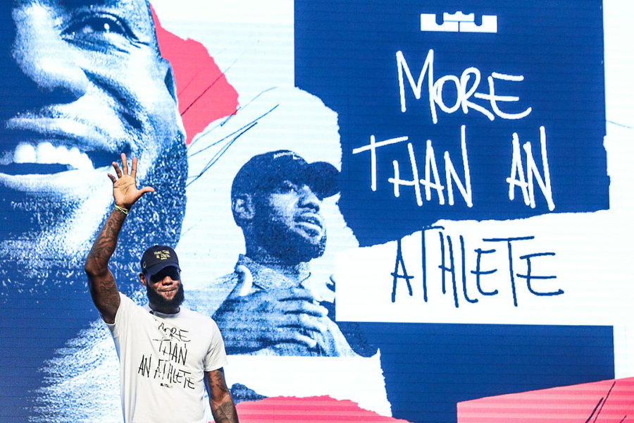Nike,LeBron,詹姆斯,明星  “湖人总冠军” 响彻全场！今天你能看到詹姆斯不为人知的「新身份」！