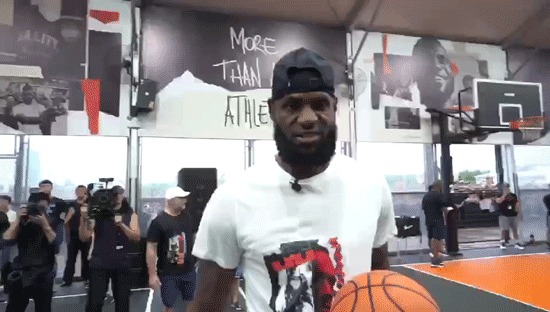 Nike,LeBron,詹姆斯,明星  “湖人总冠军” 响彻全场！今天你能看到詹姆斯不为人知的「新身份」！