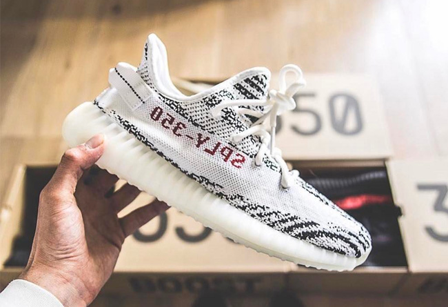 Yeezy,yeezy350v2,白斑马,黄斑马,发售,CP  白、黄斑马将于 12 月归来！Yeezy 350 V2 补货信息再度曝光