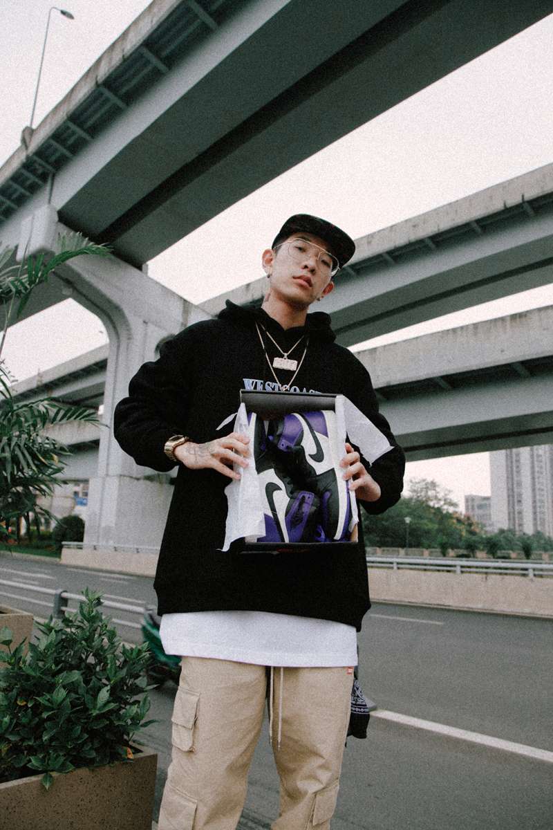 AirJordan1,AJ1,Jordanbrand,发售  黑紫脚趾实物太帅了！Air Jordan 1 两双重磅配色明日发售！
