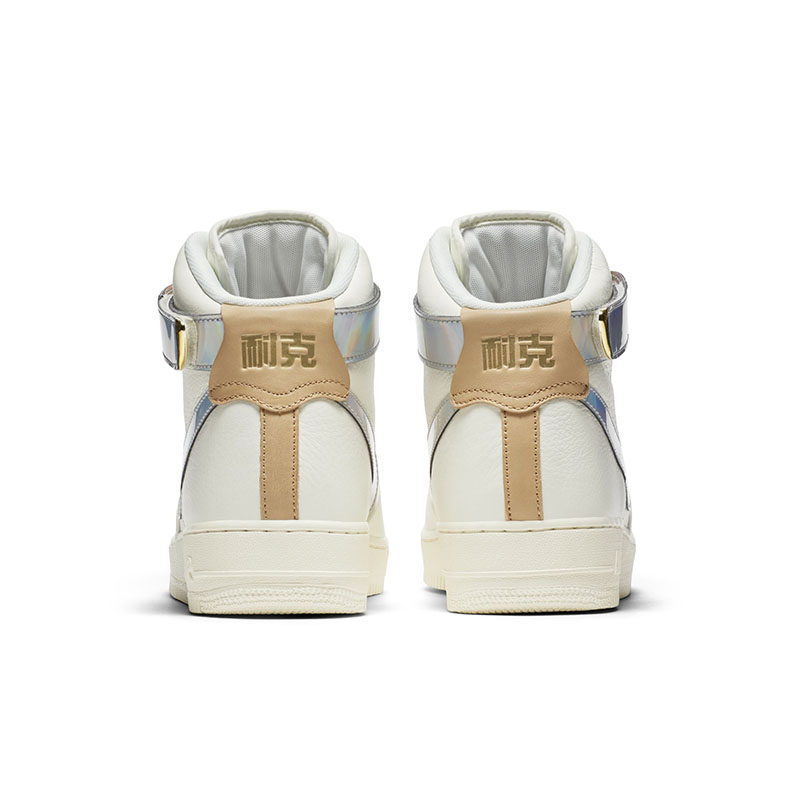 Nike,Air Force 1,AF1,Air Force  不仅有让人心动的 “耐克” 汉字，华丽细节更为这款球鞋增色不少！