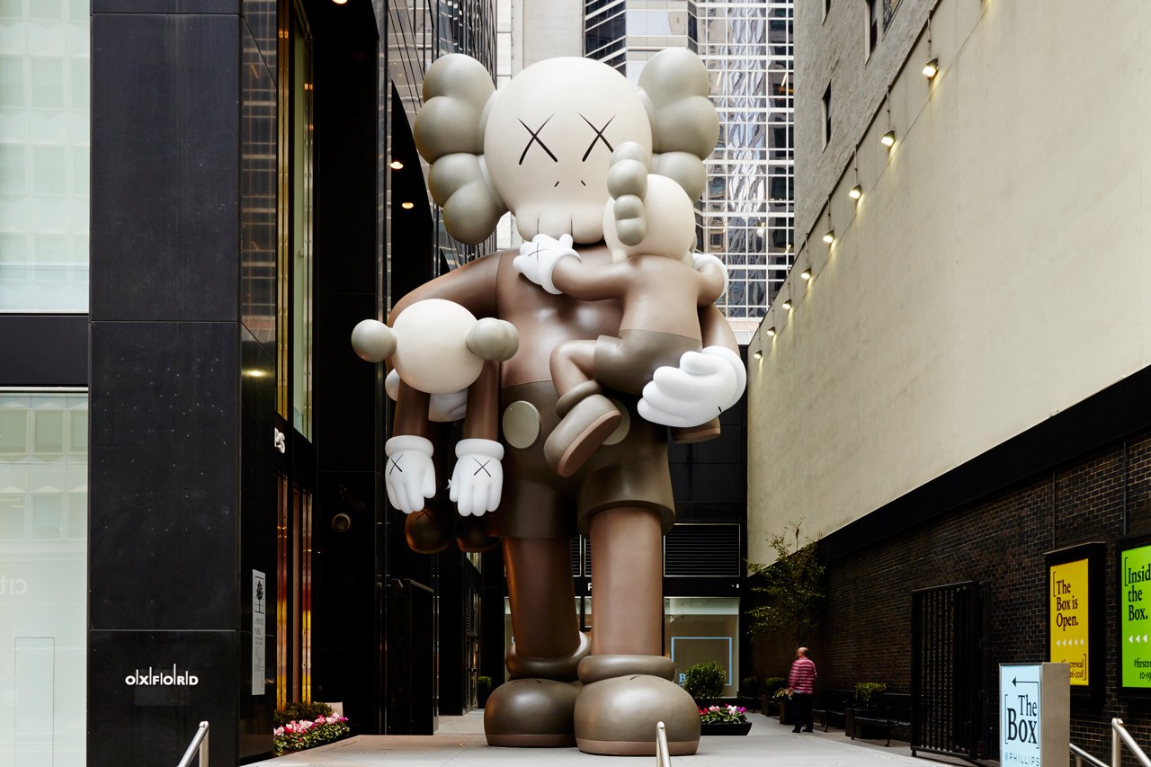 BAPE,ea,kaws,dsm  BAPE® x EA Sports 联名产品释出！巨型 KAWS 雕塑即将进行拍卖！