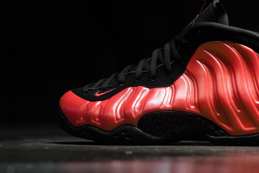 Nike,Air Foamposite One,314996  迷人的金属电光鞋面！辣椒喷 Foamposite One 明日官网发售！