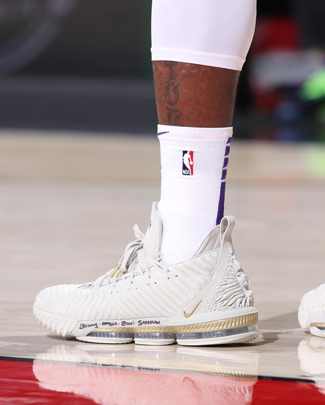 明星,上脚 塔克穿 FOG 实战真是赢了!一周 NBA 赛场球鞋上脚精选 明星,上脚 塔克穿 FOG 实战真是赢了!一周 NBA 赛场球鞋上脚精选