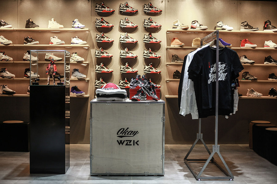 AJ4,Air Jordan 4,WZK  半个说唱圈都到场了！Jony J 的球鞋店铺 OKAY WZK 开业了！