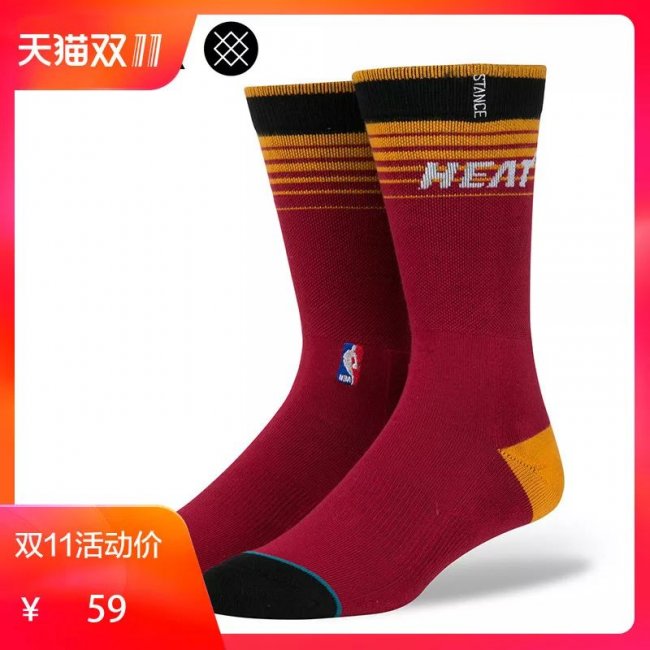 Yeezy  双 11 推荐第一弹！Yeezy700、AJ3黑水泥！还有长裤、卫衣、羽绒服！