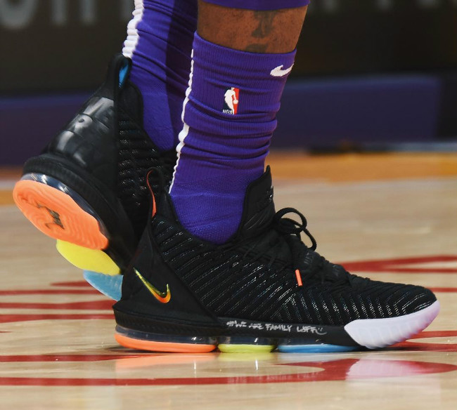 NBA,Fear of God,Nike,adidas  稀有猛货齐聚赛场！一周 NBA 赛场球鞋上脚精选！