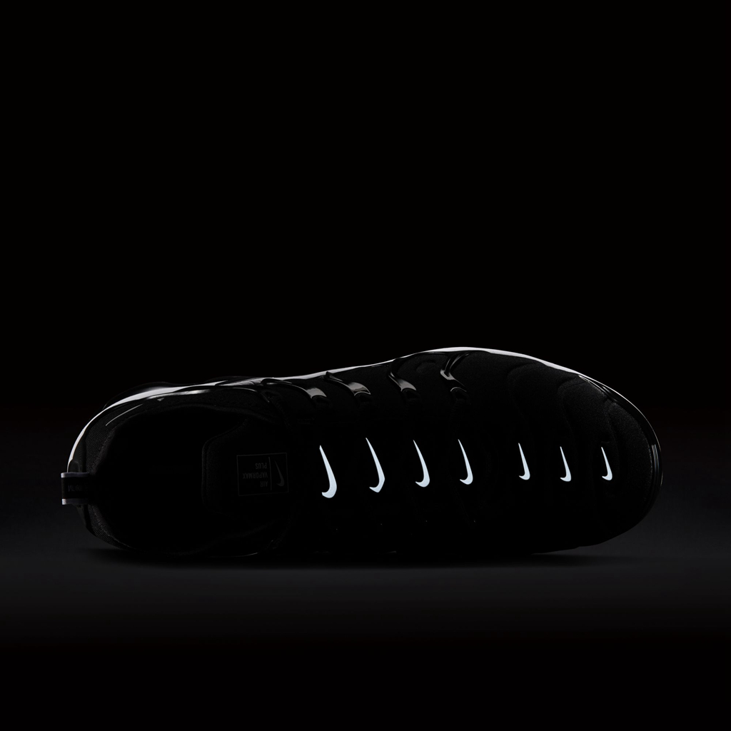 Nike,Air VaporMax Plus,发售  反光 Swoosh 串标设计！Air VaporMax Plus 全新配色即将发售