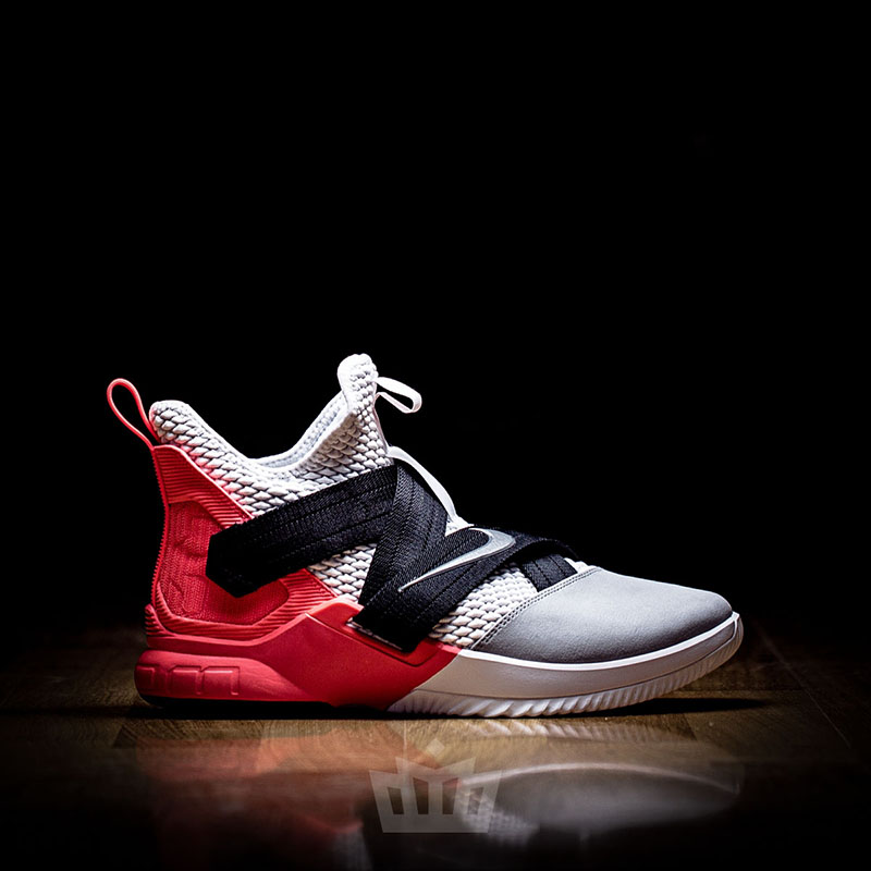 Nike,LeBron Soldier 12 SFG,Fla  鸳鸯撞色细节！罕见的粉红配色 LeBron Soldier 12 现已发售！