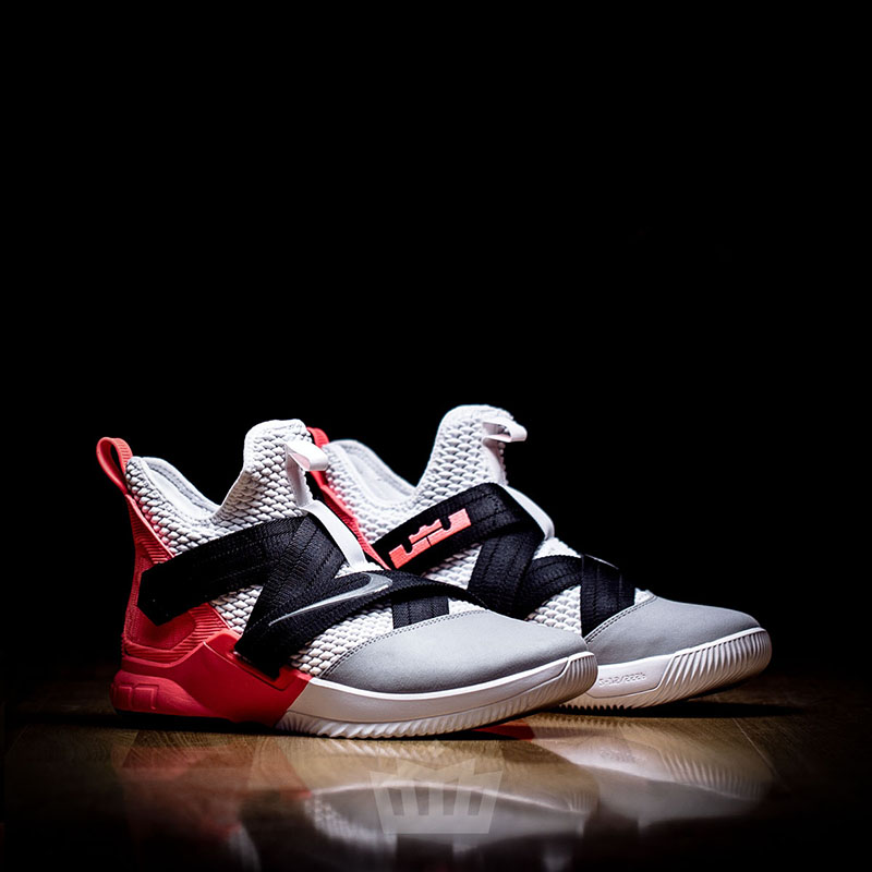 Nike,LeBron Soldier 12 SFG,Fla  鸳鸯撞色细节！罕见的粉红配色 LeBron Soldier 12 现已发售！