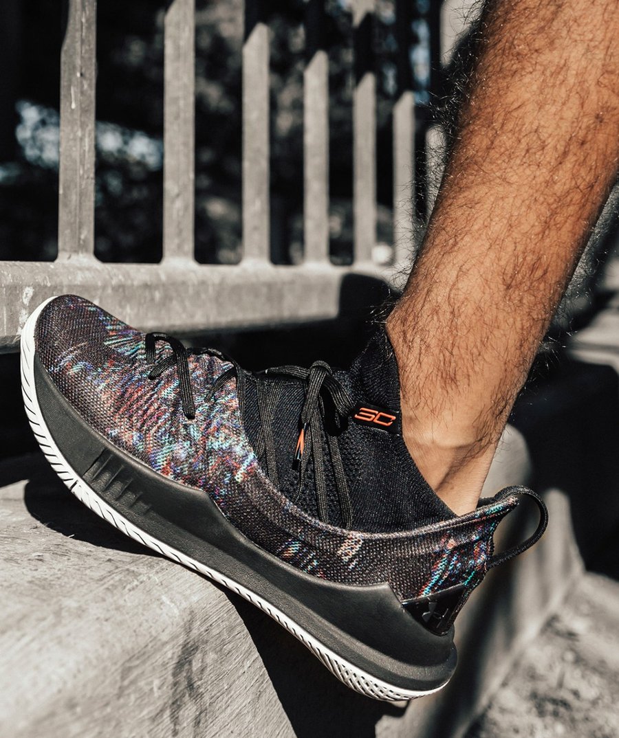 Under Armour,Curry 5,3020657-0  库里最新一代战靴！全新黑彩虹 Curry 5 本周发售