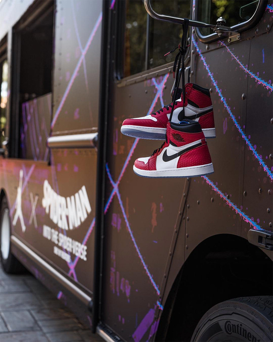 555088-602,AJ1,Air Jordan 1 555088-602 货量似乎不小，但蜘蛛侠 Air Jordan 1 的预售价格可不便宜…