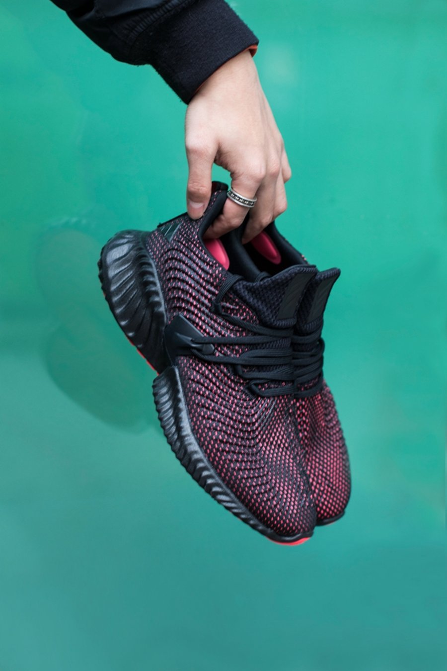 adidas,AlphaBOUNCE,上脚,发售  传说中的 “万能跑鞋”！除了颜值犀利，脚感也备受好评！