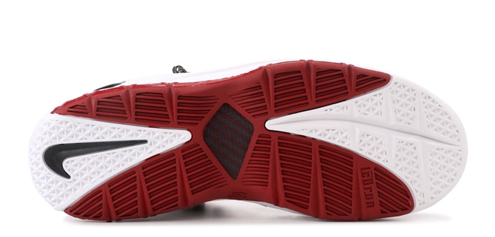 Nike LeBron 3 Home,AO2434-101,  时隔 14 年后首度回归！Nike LeBron 3 “Home” 配色即将发售