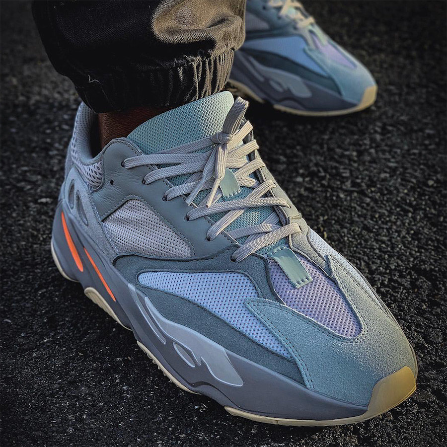 Yeezy 700,发售,kanye  回归大地色装扮！Yeezy 700 “Inertia” 实物图首次曝光