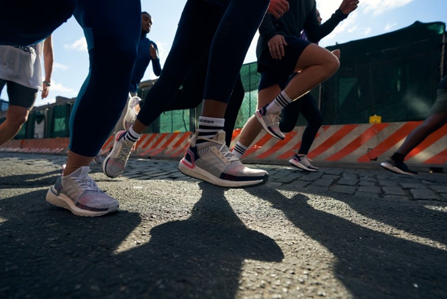 Ultra Boost,adidas,发售  去年抢破头的顶级跑鞋入手机会来了！还有更帅的全新配色！