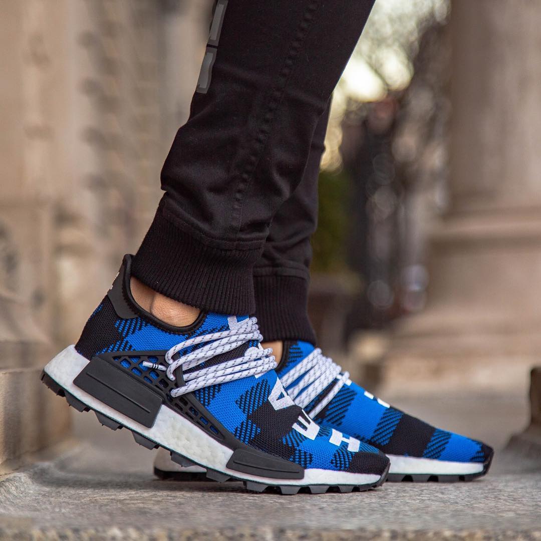 Pharrell Williams x BBC x adid  酷似黑蓝衬衫的鞋面质感！菲董联名 BBC x Hu NMD 上脚欣赏！