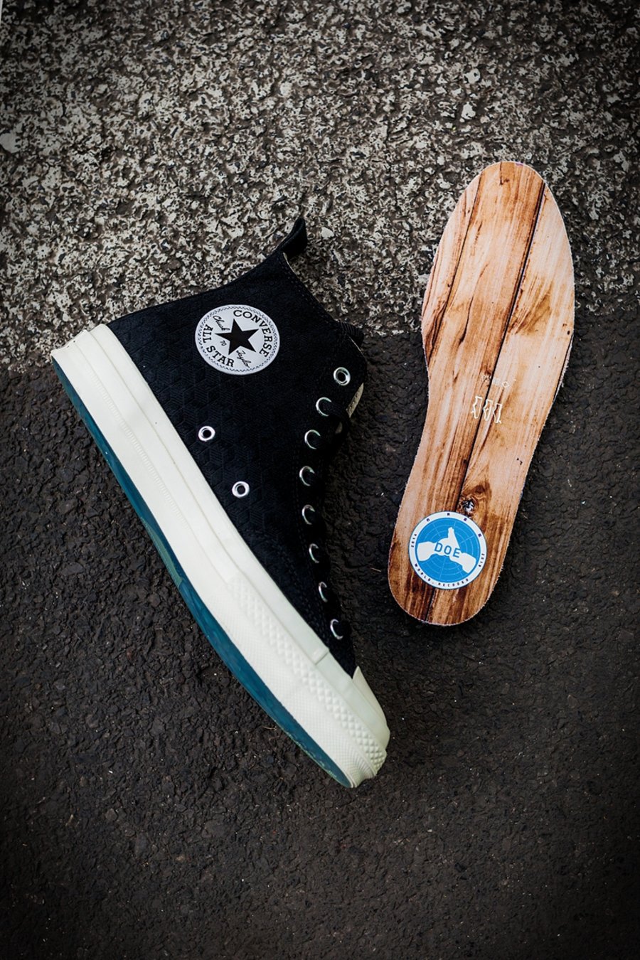 Converse,Chuck 70,DOE  这双匡威又要火！上海 DOE 联名简直「内外都是戏」！