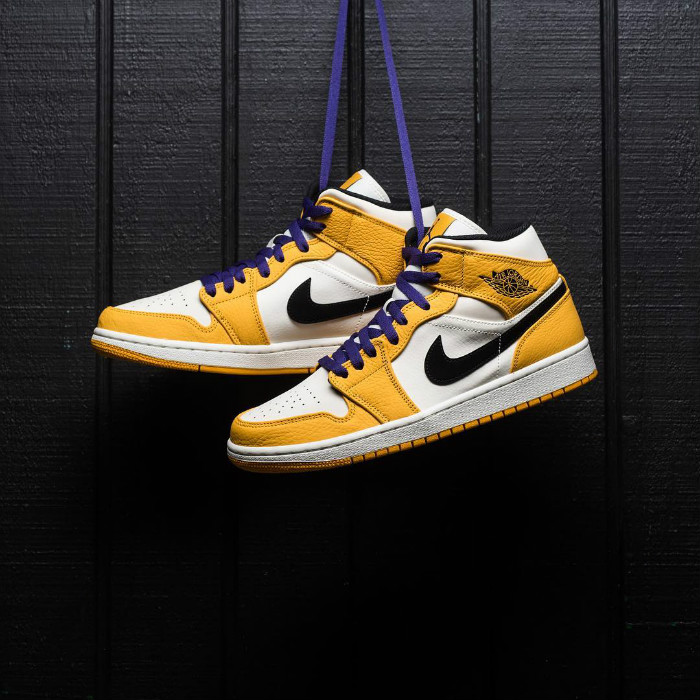 Lakers,852542-700 ,发售,AJ1,Air  近期多加留意！预售破两千的湖人配色 AJ1 Mid 现已发售