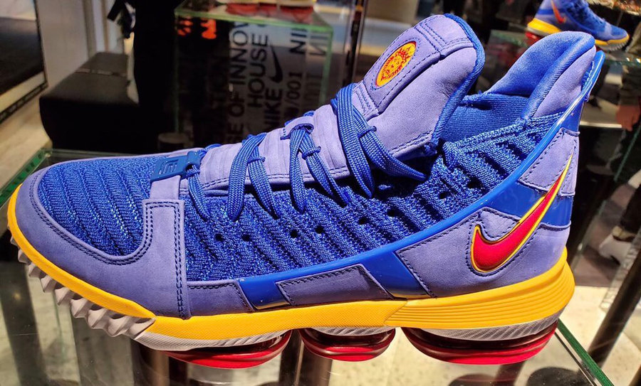 LeBron 16 CD2450-400 还是超人配色！？又一双全新 LeBron Watch 实物曝光！
